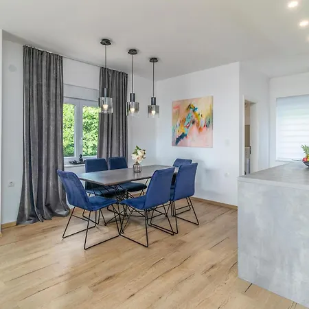 2 Bedroom Stunning In Pobri
