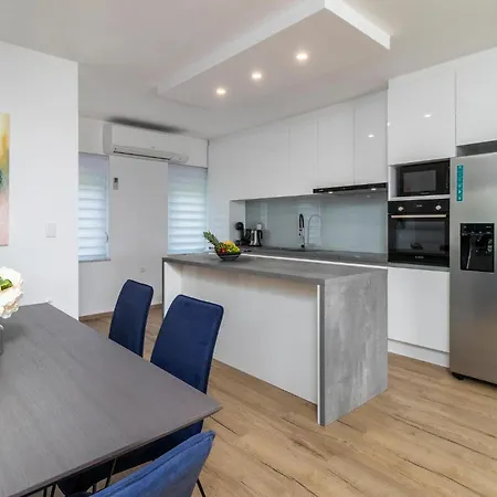 Stunning In Pobri Apartment