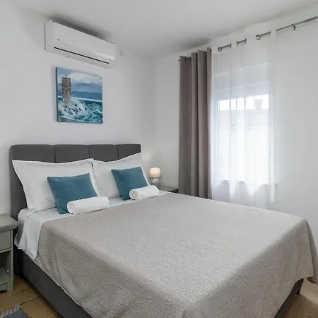 Apartamento Beautiful In Pobri With Kitchen
