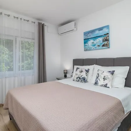 Apartamento Beautiful In Pobri With Kitchen